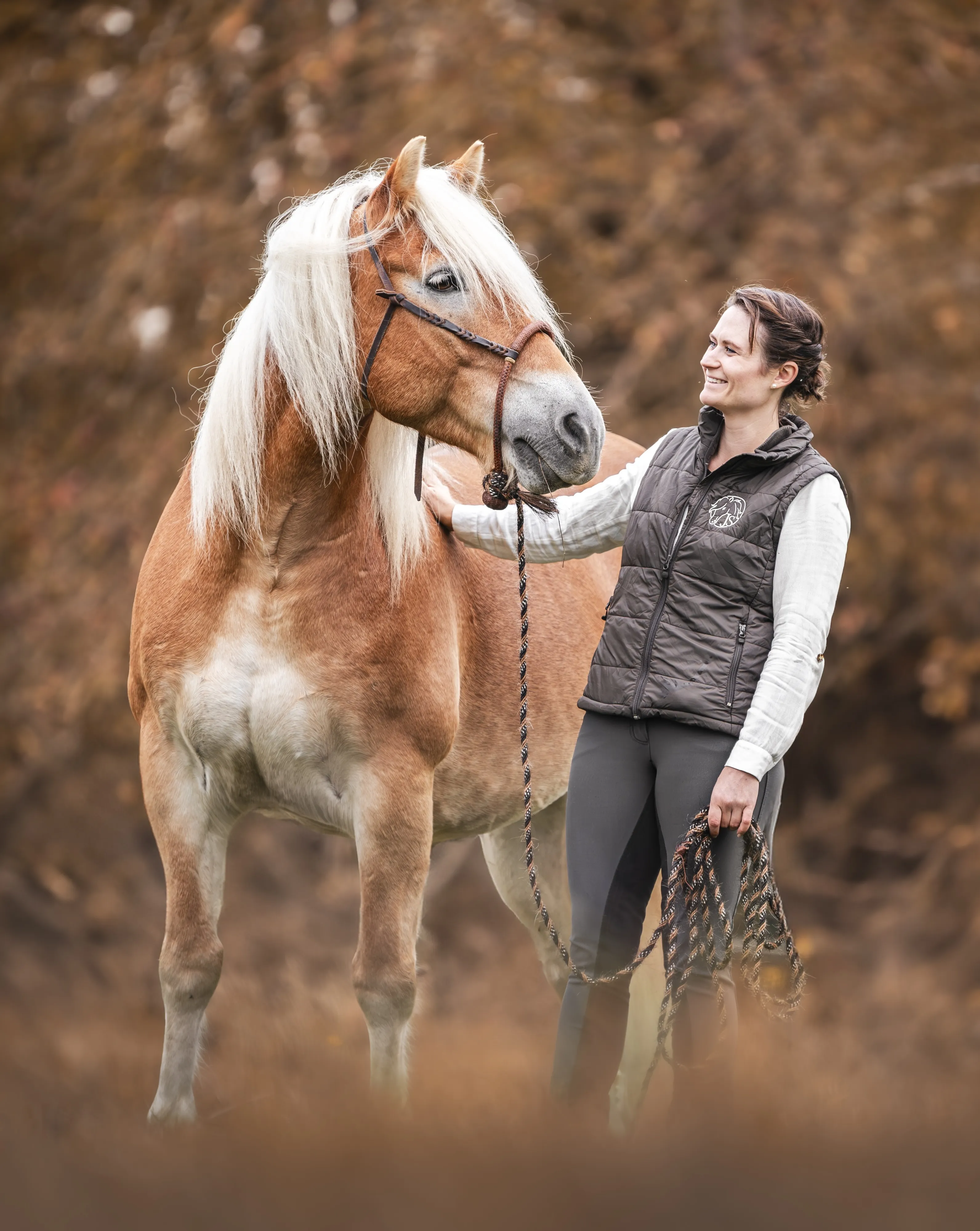 Jeannine Slowik mit ihrem Pferd Byron, das Team des Reitkunstzentrums Südbaden